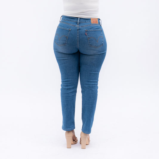 LEVI'S® WOMEN'S CURVY STRAIGHT - MED INDIGO - WORN IN