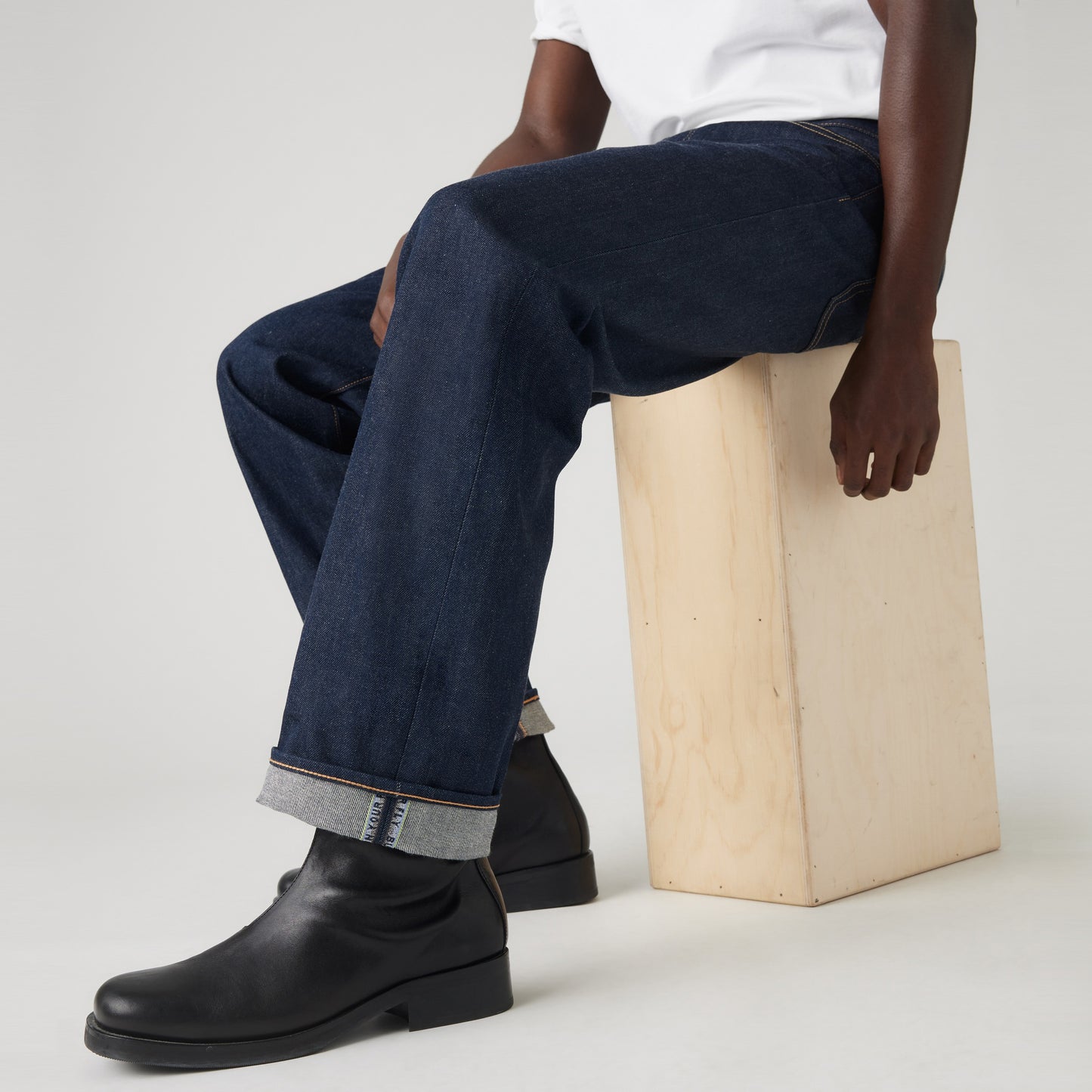 LEVI'S® MEN'S 501® ORIGINAL SHRINK-TO-FIT™ SELVEDGE JEANS - DARK WASH