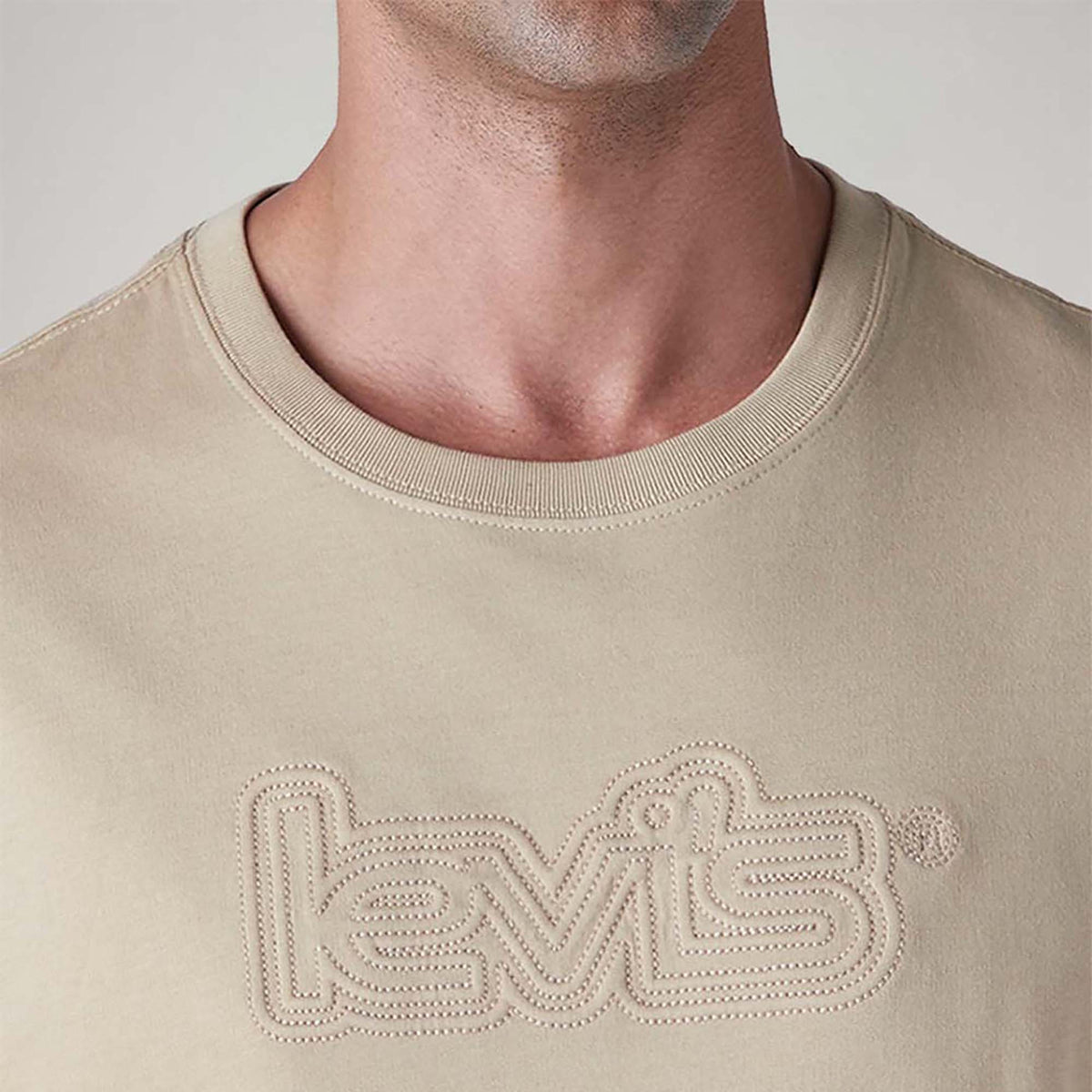 LEVI'S® MEN'S EMBROIDERED REGULAR FIT T-SHIRT - NEUTRAL