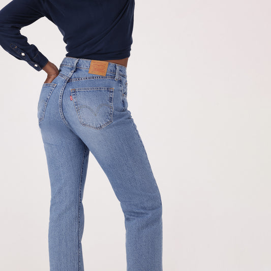 LEVI'Sยฎ WOMEN'S 501ยฎ CURVE JEANS - MED INDIGO - WORN IN