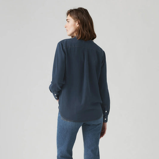 LEVI'S® WOMEN'S DARLENE UTILITY SHIRT - DARK INDIGO - WORN IN