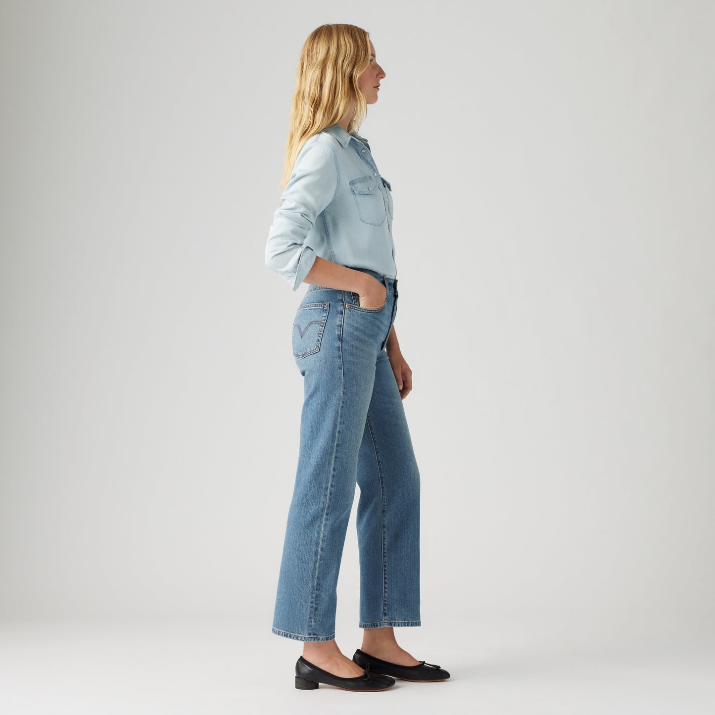 LEVI'S® WOMEN'S RIBCAGE STRAIGHT ANKLE JEANS - MED INDIGO - WORN IN