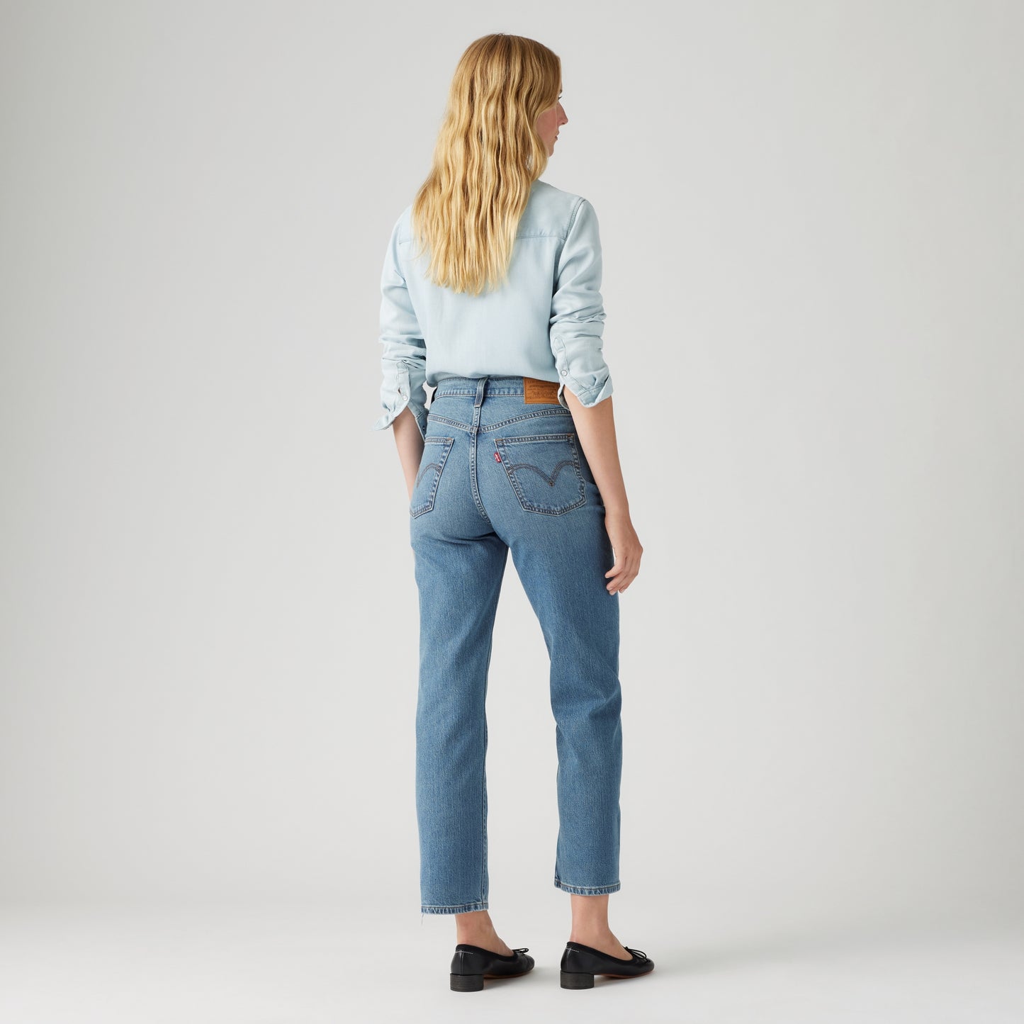 LEVI'S® WOMEN'S RIBCAGE STRAIGHT ANKLE JEANS - MED INDIGO - WORN IN