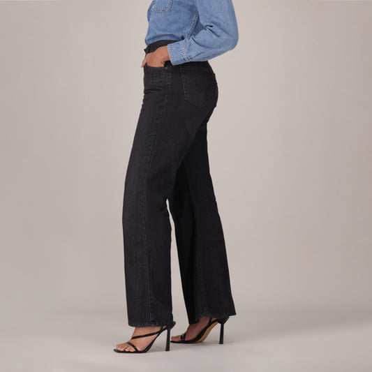 LEVI'S® WOMEN'S CINCH FLARE JEANS - BLACK