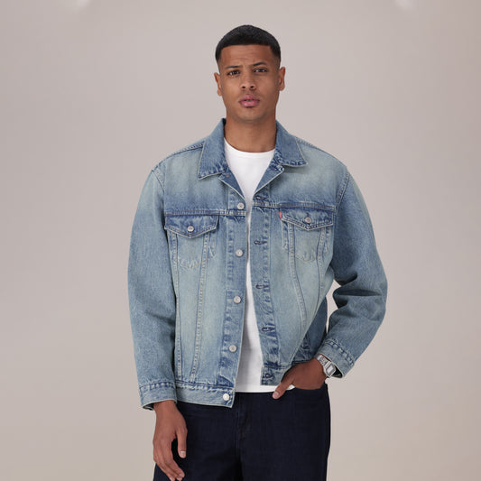 LEVI'S® MEN'S RELAXED TRUCKER JACKET - MED INDIGO - WORN IN