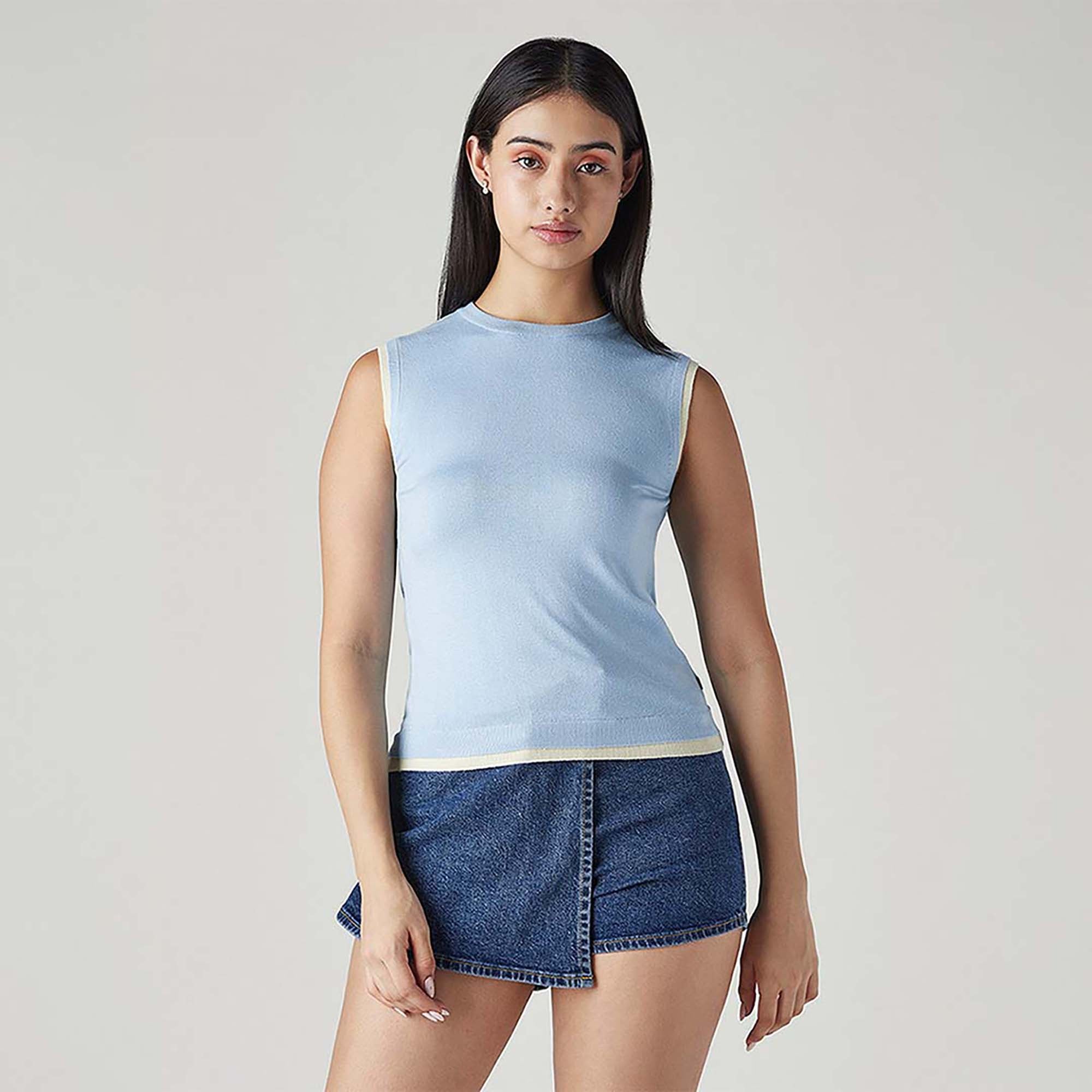 LEVI'S® WOMEN'S SOLID REGULAR FIT TOP - MULTI-COLOR