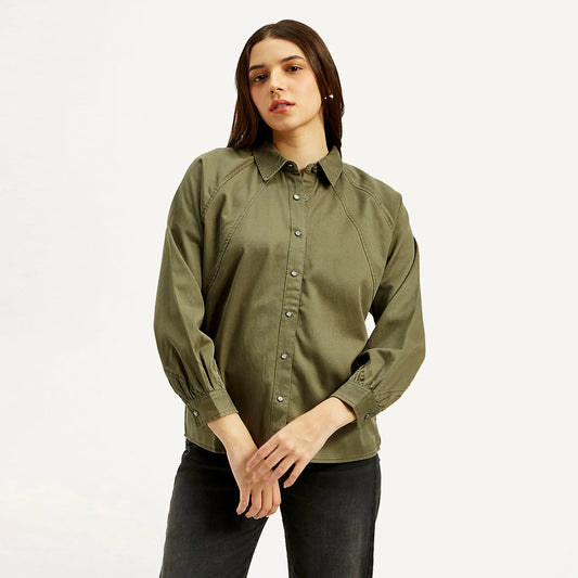 LEVI’S® WOMEN'S SOLID SPREAD COLLAR SHIRT - GREEN