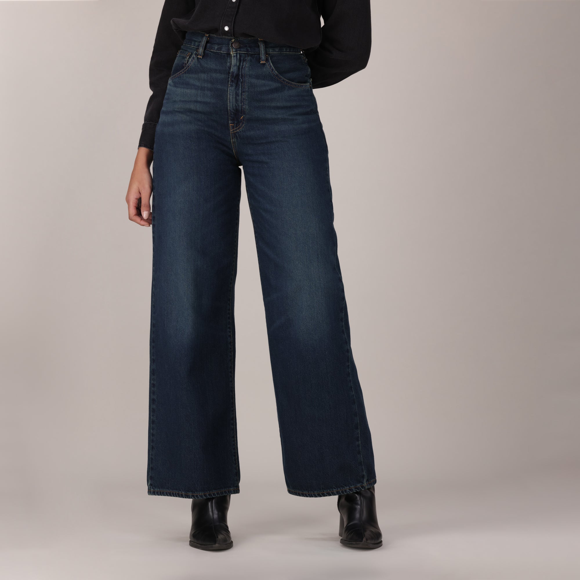 LEVI'S® WOMEN'S CINCH BAGGY JEANS - DARK INDIGO - WORN IN