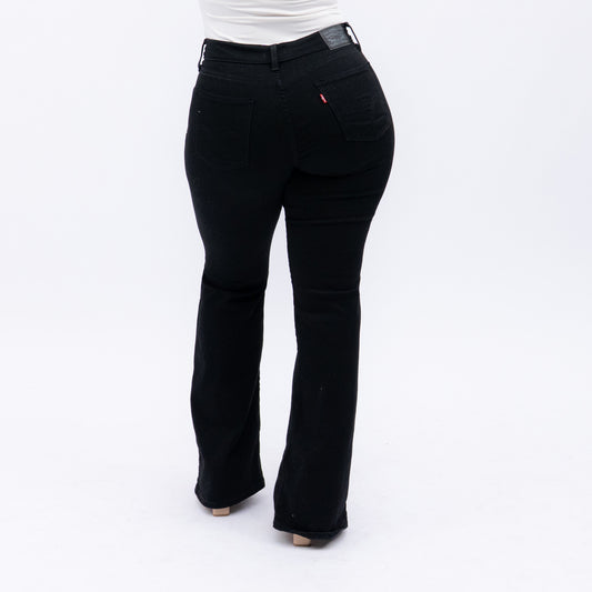LEVI'S® WOMEN'S CURVY FLARE  - BLACK