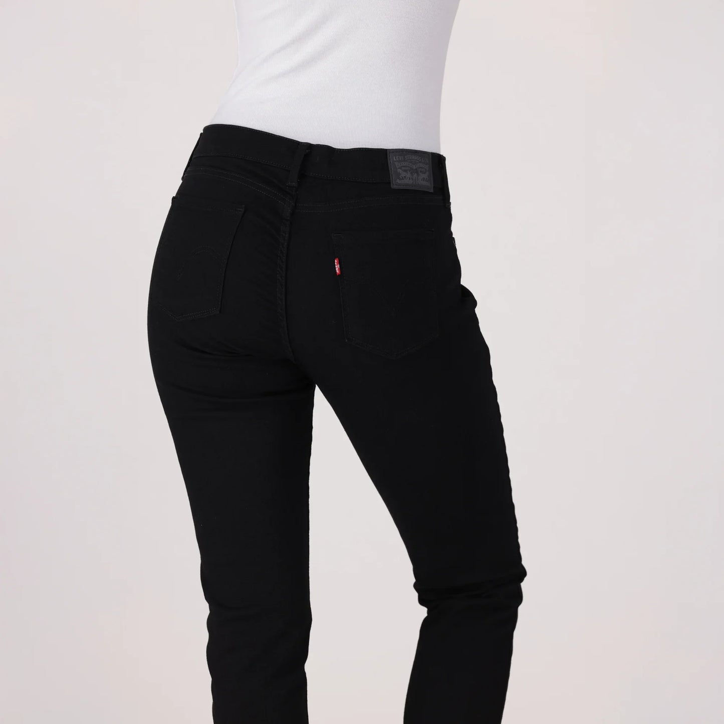 LEVI'S® WOMEN'S CURVY SKINNY - BLACK