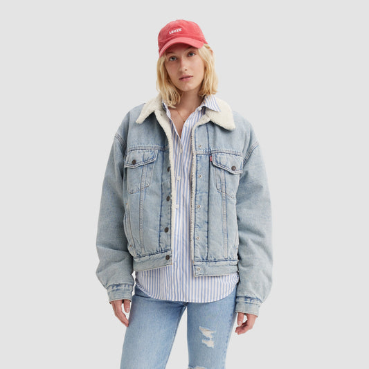 LEVI'S® WOMEN'S '90S SHERPA TRUCKER JACKET - LIGHT INDIGO - WORN IN