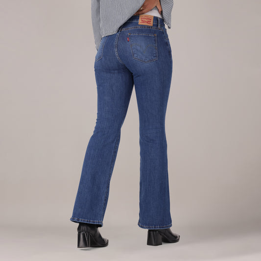 LEVI'S® WOMEN'S CURVY FLARE - MED INDIGO - WORN IN