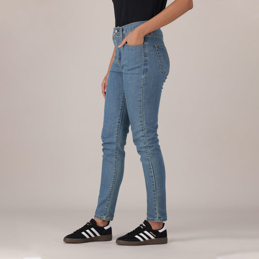 LEVI'S® WOMEN'S 720 HIGH-RISE SUPER SKINNY JEANS - MED INDIGO - WORN IN