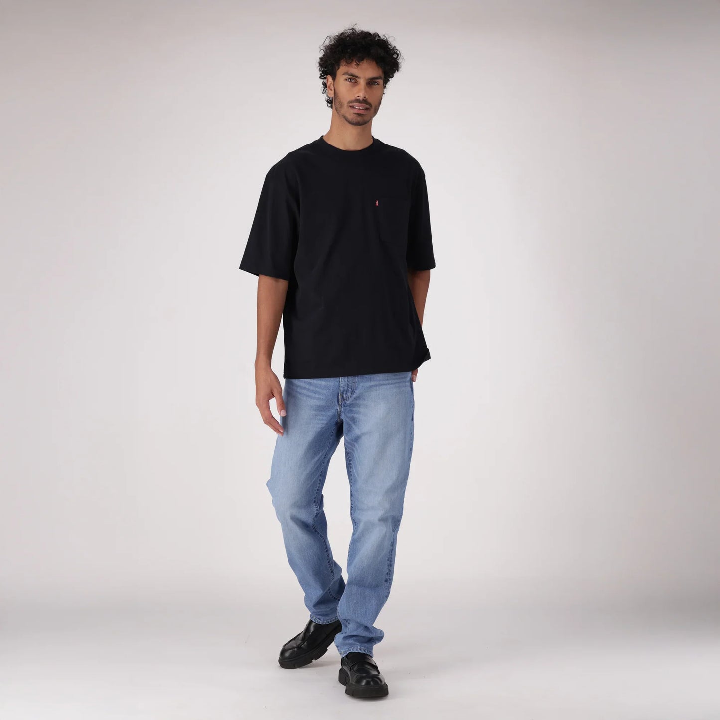 LEVI'S® MEN'S HALF-SLEEVE POCKET T-SHIRT - BLACK