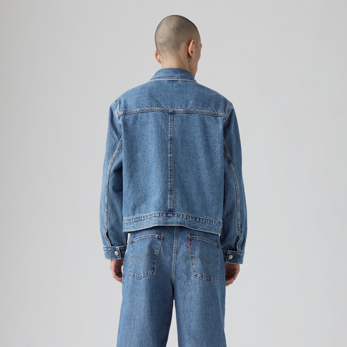 LEVI'S® MEN'S TWIST TRUCKER JACKET - MED INDIGO - WORN IN