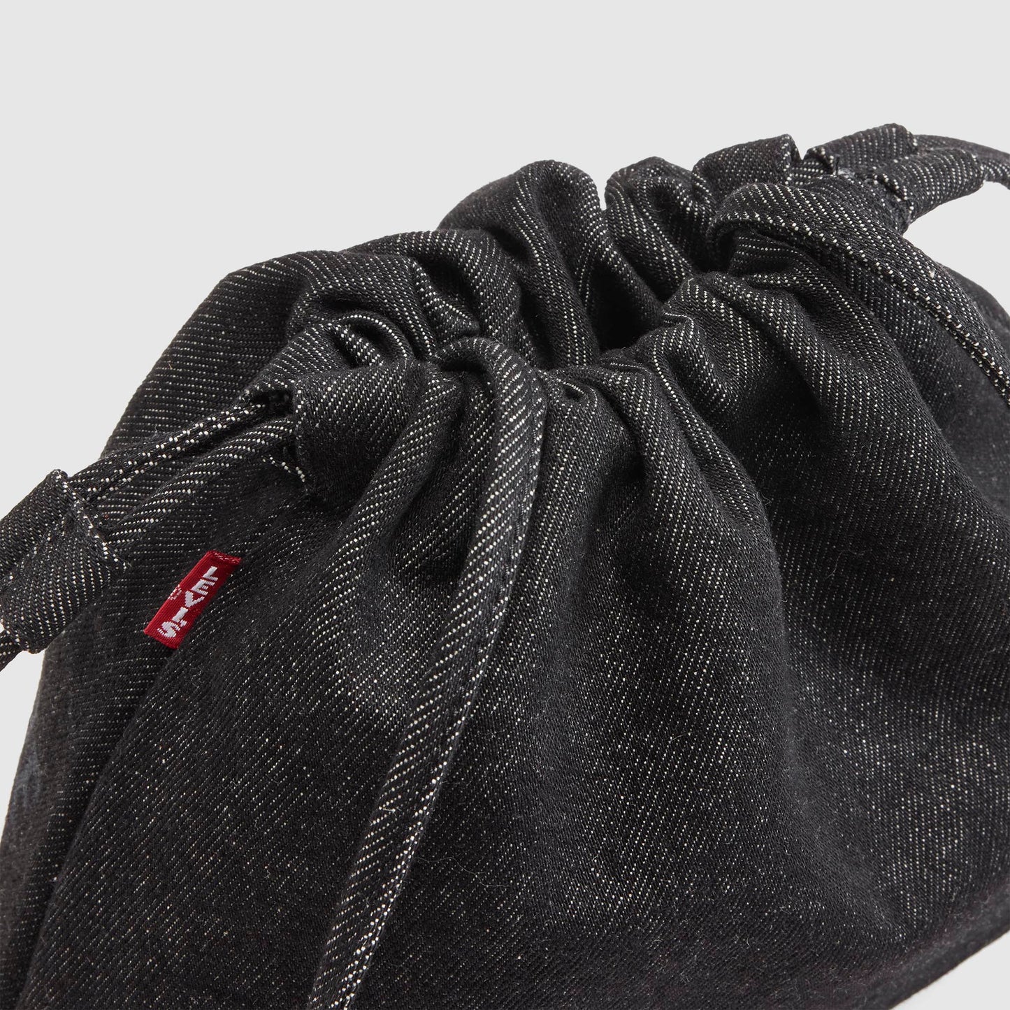LEVI'S® WOMEN'S ISABELLE CROSSBODY BAG - BLACK