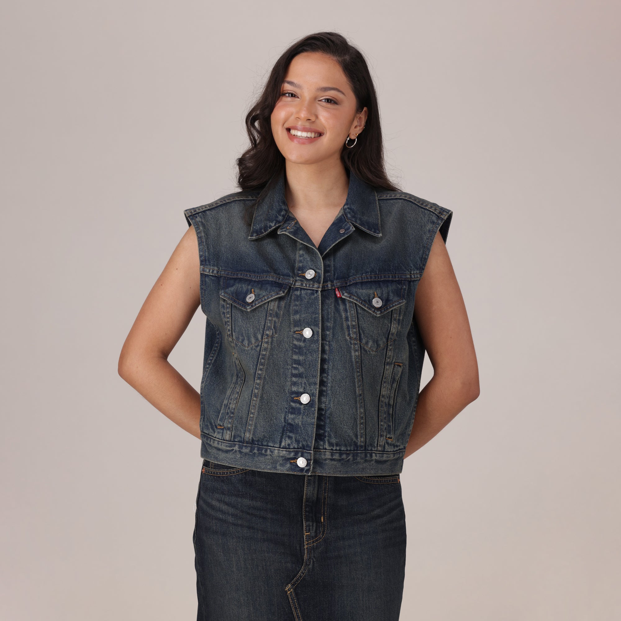 LEVI'S® WOMEN'S SHRUNKEN '90S TRUCKER VEST - GREEN