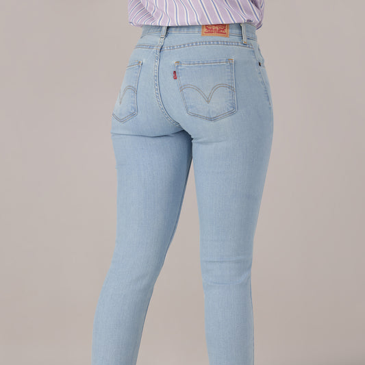 Levi's® Women's Curvy Straight - Med Indigo - Worn In