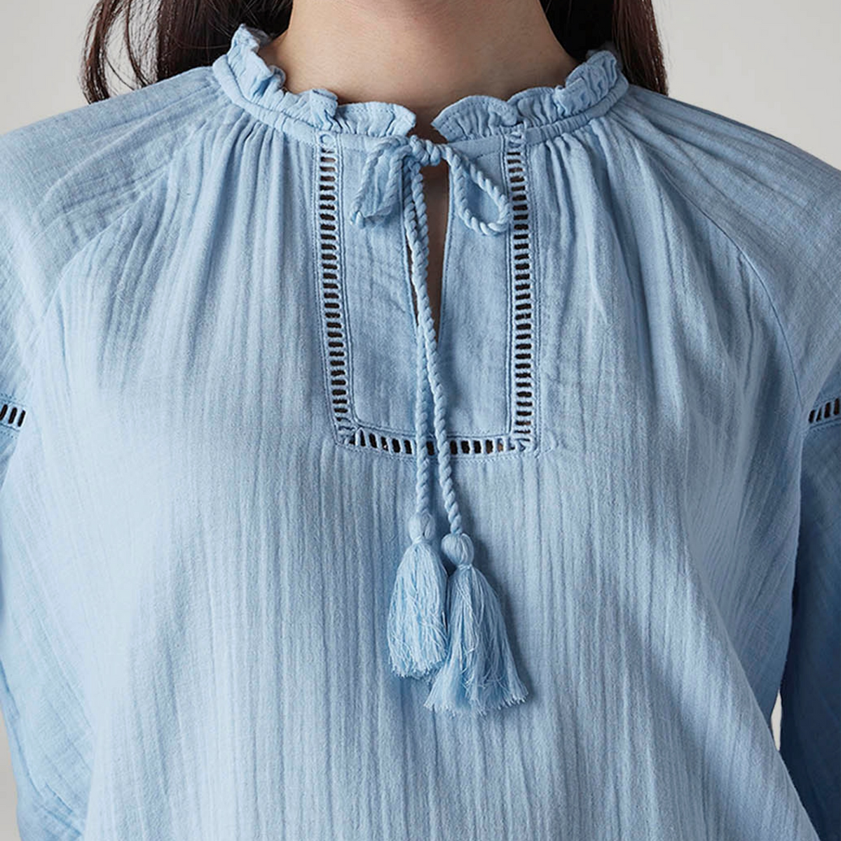 LEVI'S® WOMEN'S TEXTURED REGULAR FIT TOP - BLUE