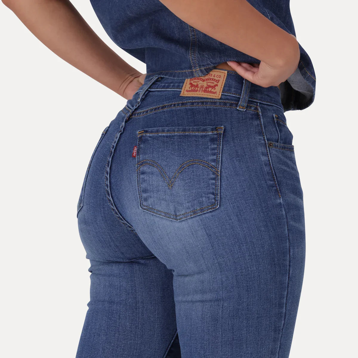 LEVI'S® WOMEN'S CURVY SUPER SKINNY - MED INDIGO - WORN IN