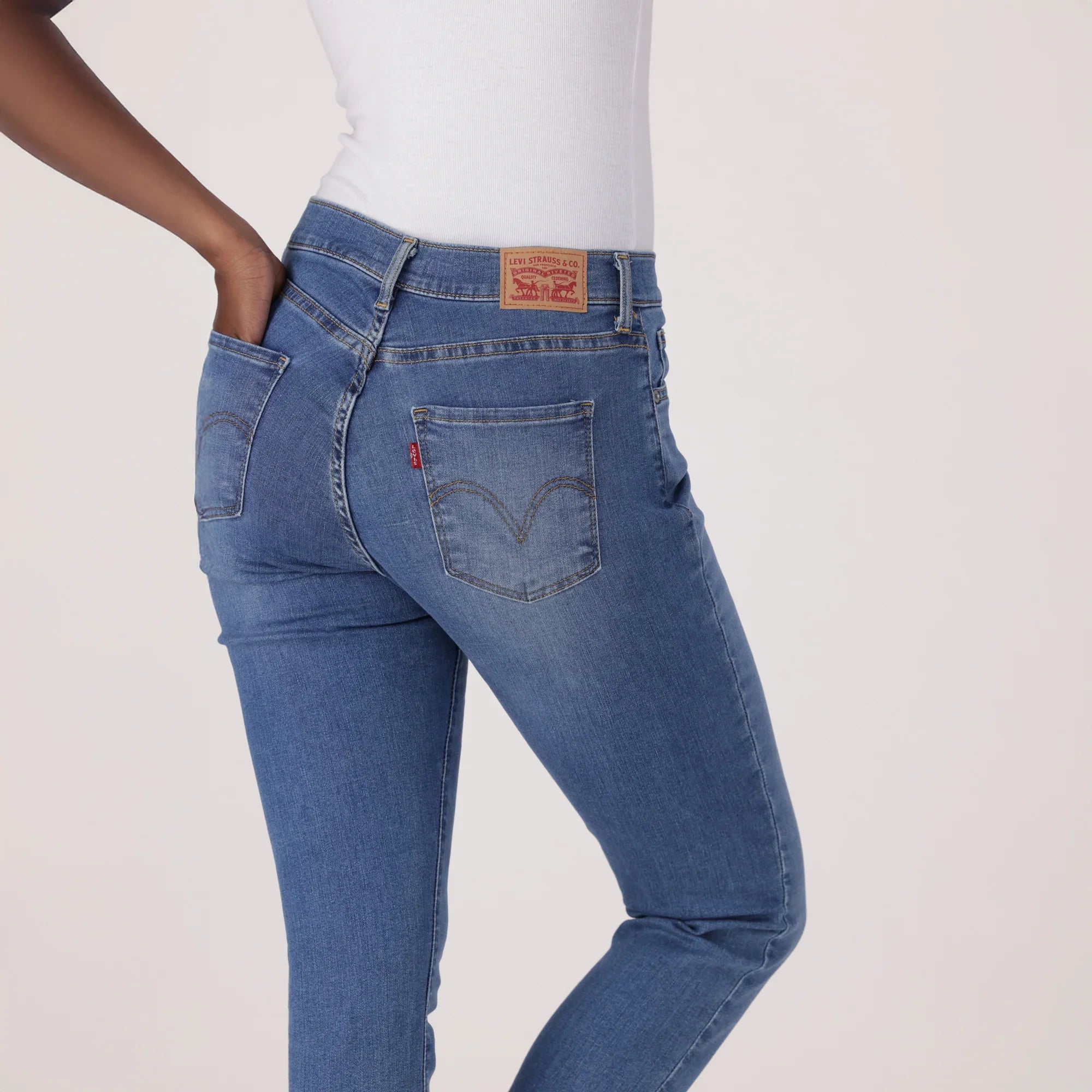 LEVI'S® WOMEN'S CURVY SKINNY - MED INDIGO - FLAT FINISH