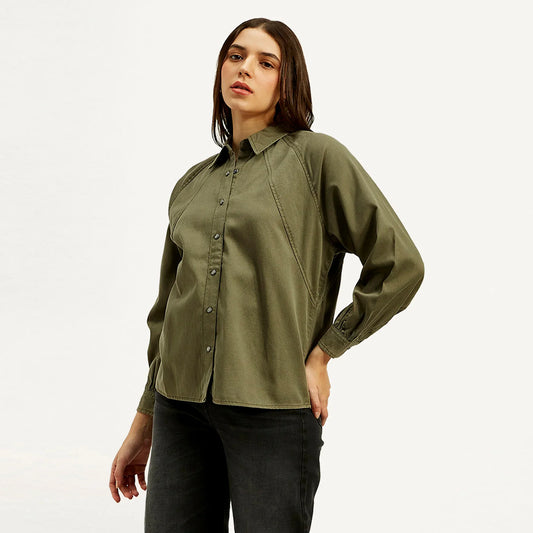 LEVI’S® WOMEN'S SOLID SPREAD COLLAR SHIRT - GREEN