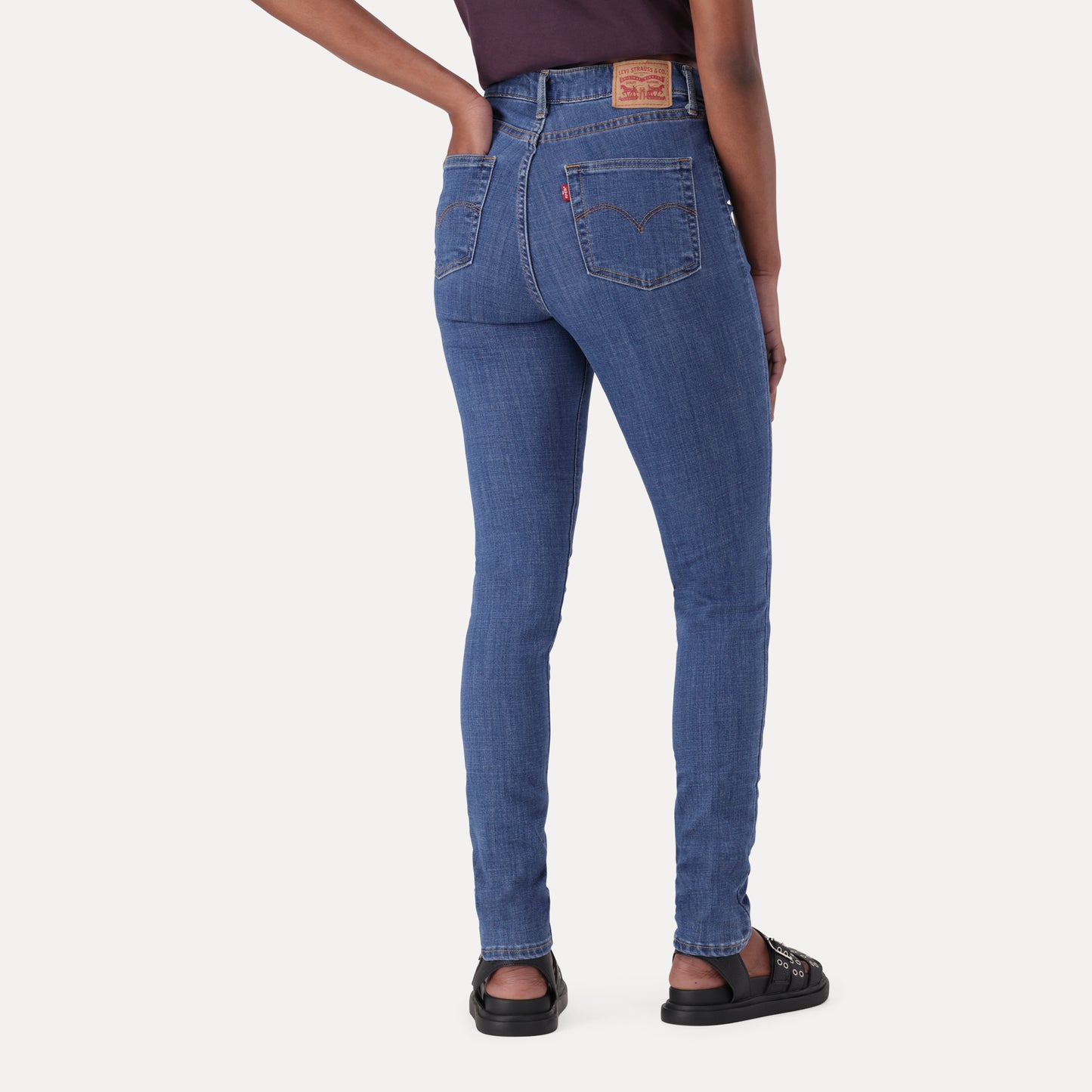 LEVI’S® WOMEN'S 721 HIGH-RISE SKINNY JEANS - MED INDIGO - FLAT FINISH