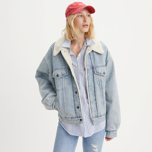 LEVI'S® WOMEN'S '90S SHERPA TRUCKER JACKET - LIGHT INDIGO - WORN IN