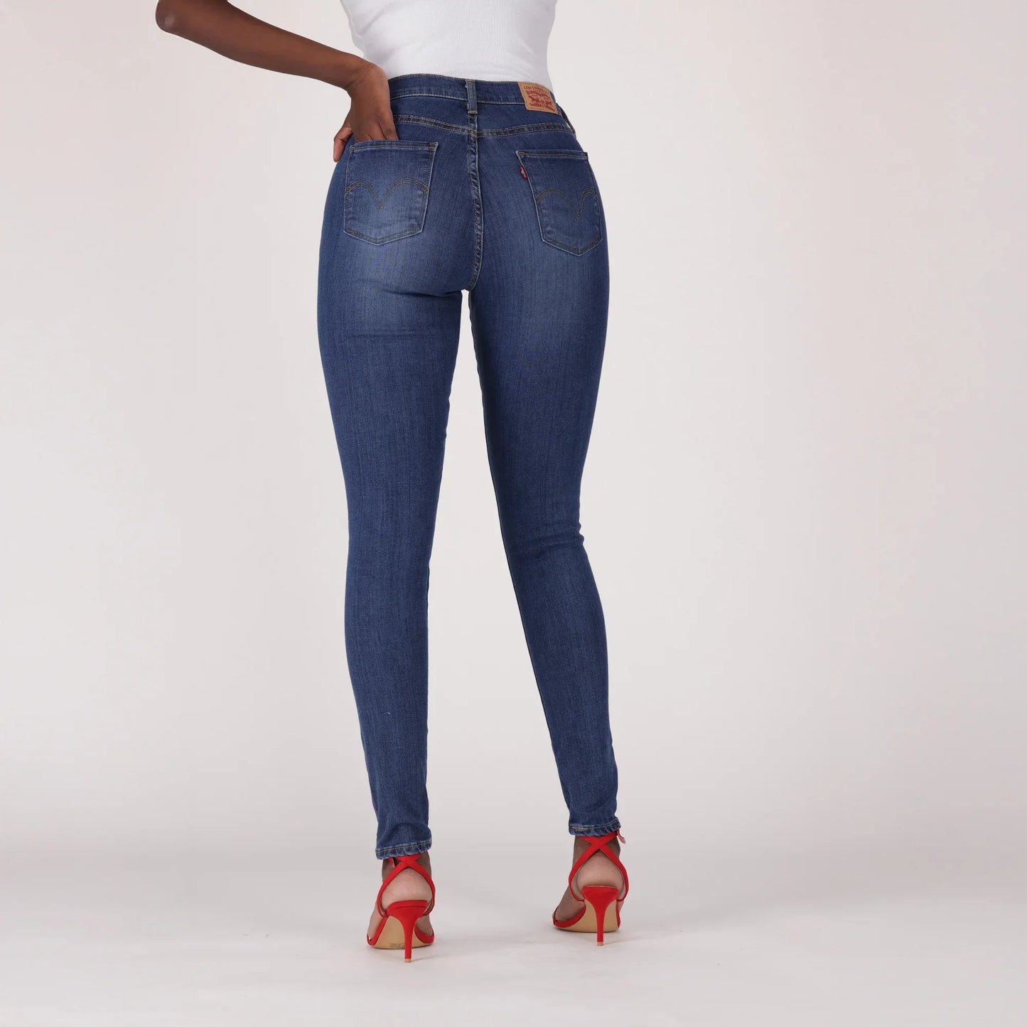 LEVI'S® WOMEN'S CURVY HIGH-RISE SUPER SKINNY - MEDIUM WASH