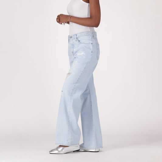 LEVI'S® WOMEN'S LOOSE BOOT JEANS - LIGHT INDIGO - WORN IN