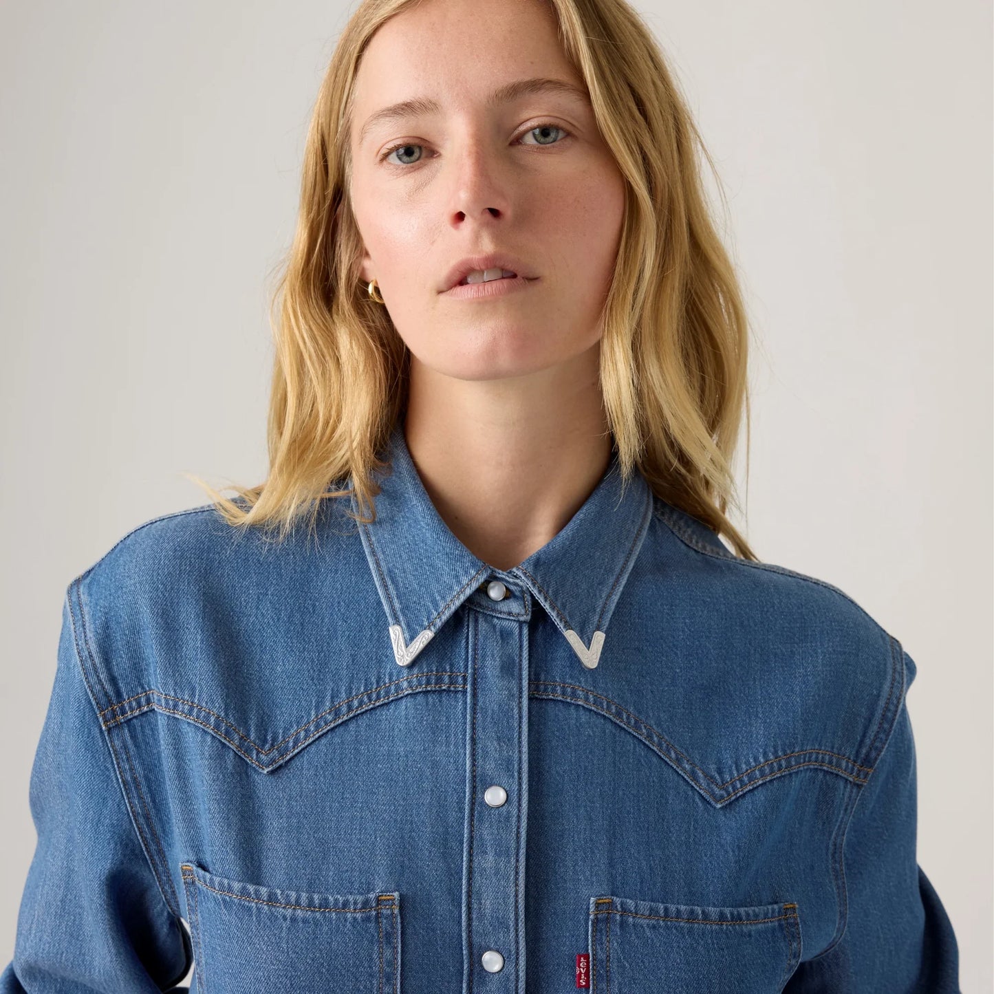 LEVI'S® WOMEN'S TEODORA WESTERN SHIRT - MED INDIGO - WORN IN