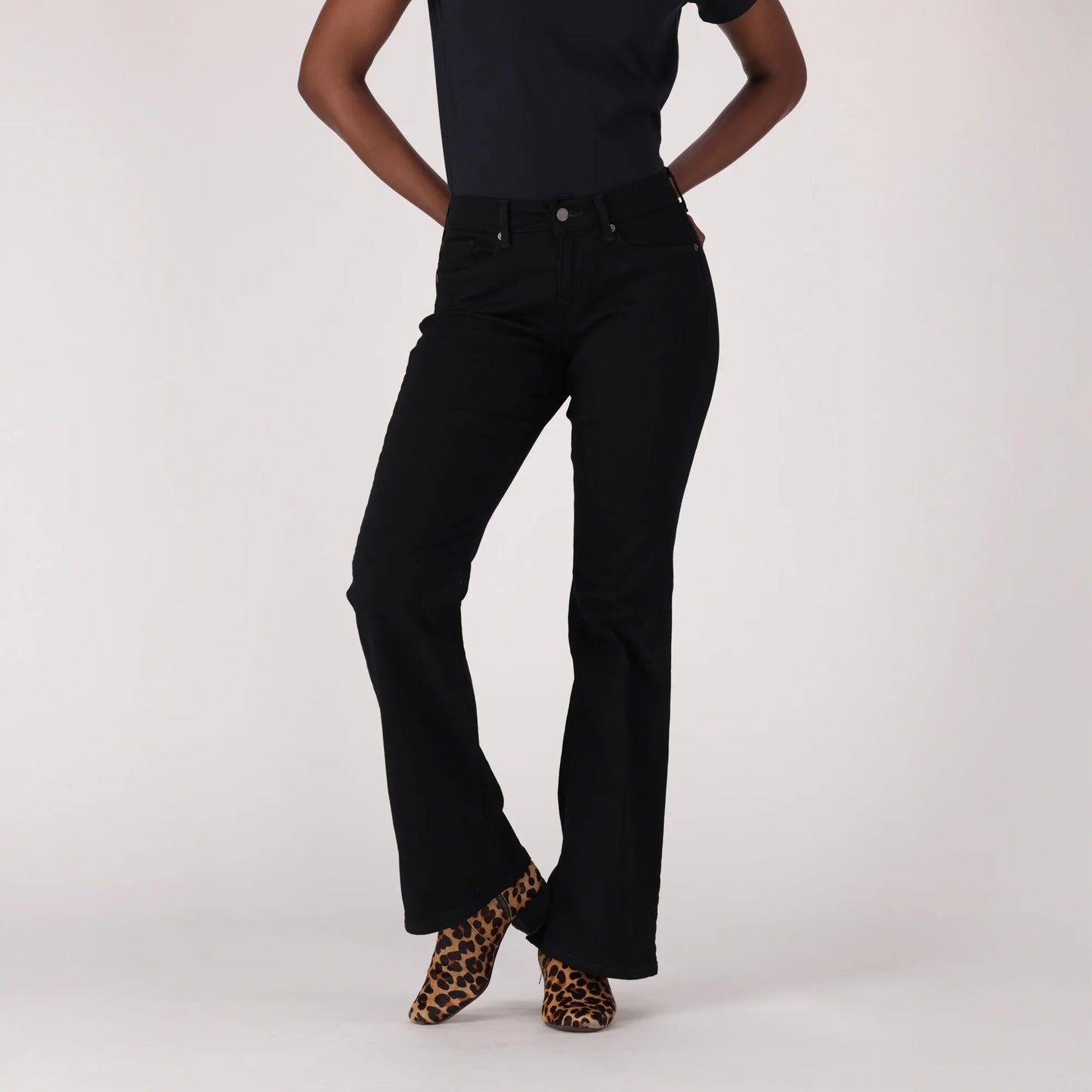 LEVI'S® WOMEN'S CURVY FLARE - BLACK