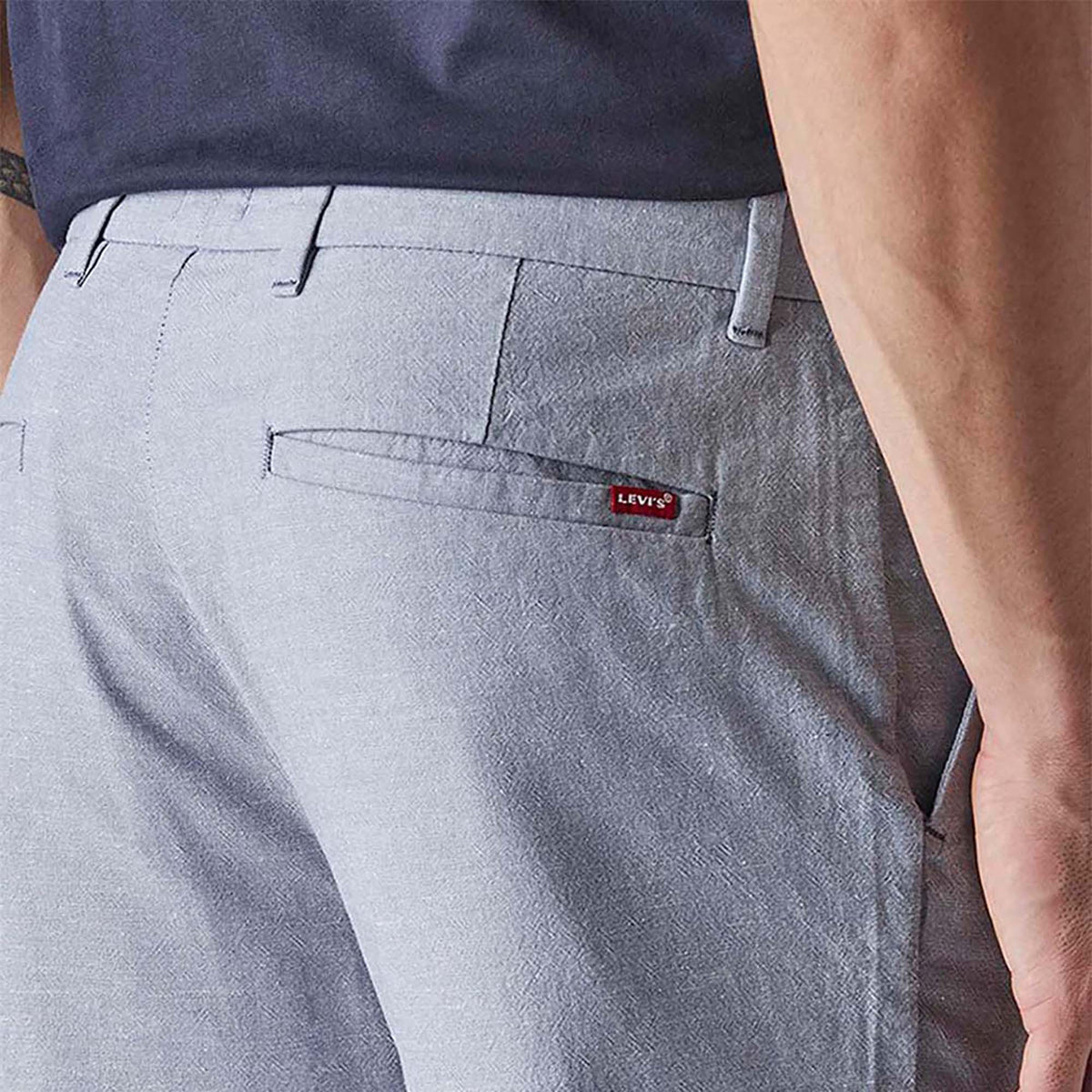 LEVI'S® MEN'S GREYISH BLUE AUTHENTIC RELAXED FIT MID RISE LINEN CHINOS - BLUE