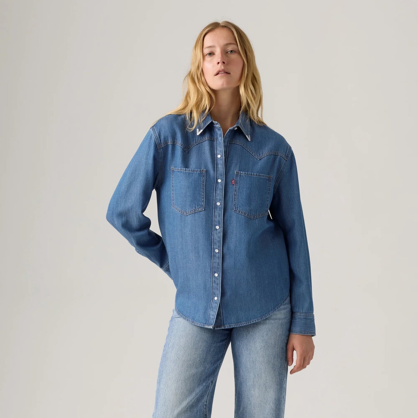 LEVI'S® WOMEN'S TEODORA WESTERN SHIRT - MED INDIGO - WORN IN