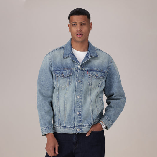 LEVI'S® MEN'S RELAXED TRUCKER JACKET - MED INDIGO - WORN IN