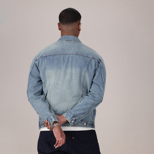 LEVI'S® MEN'S RELAXED TRUCKER JACKET - MED INDIGO - WORN IN