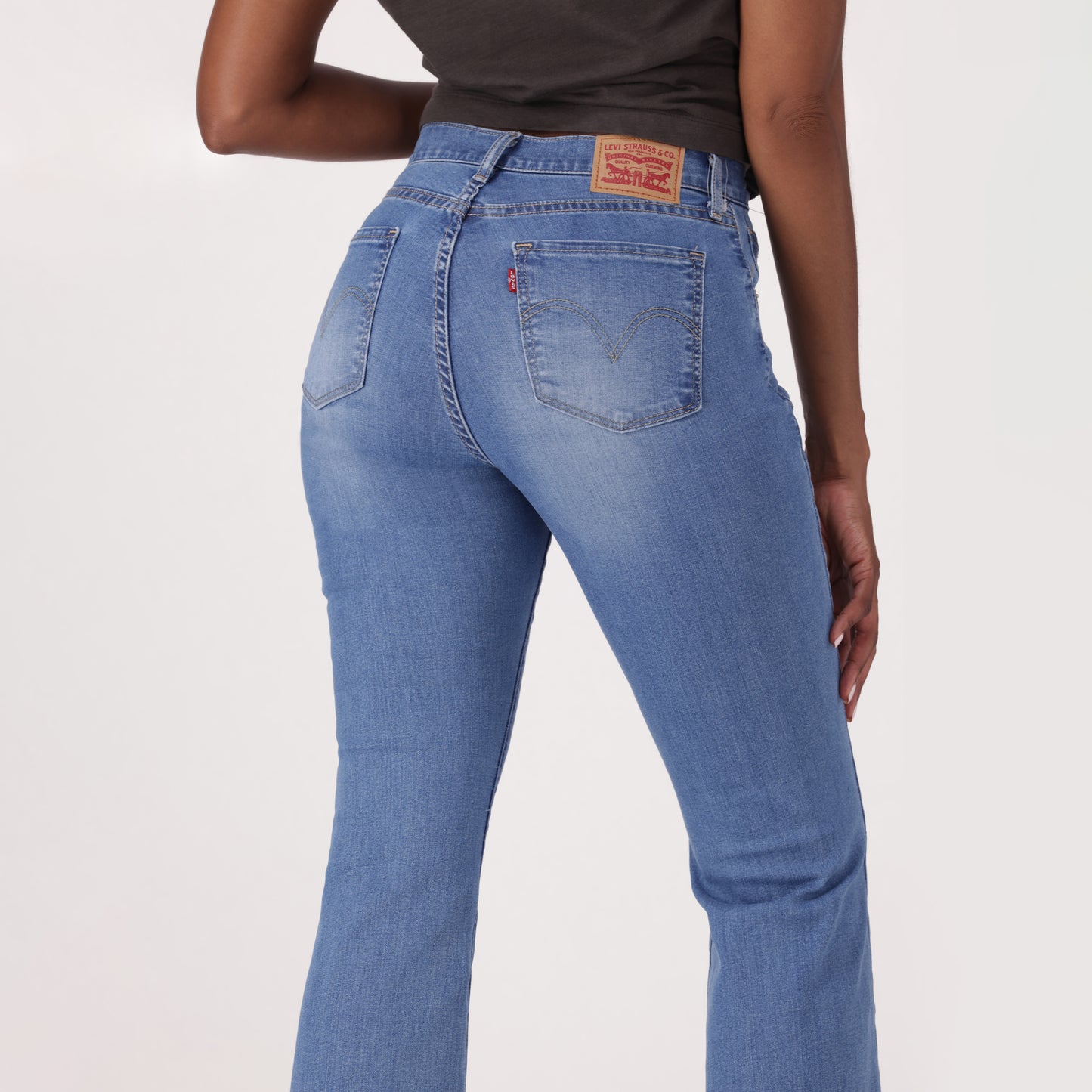 LEVI'S® WOMEN'S CURVY FLARE - MED INDIGO - WORN IN