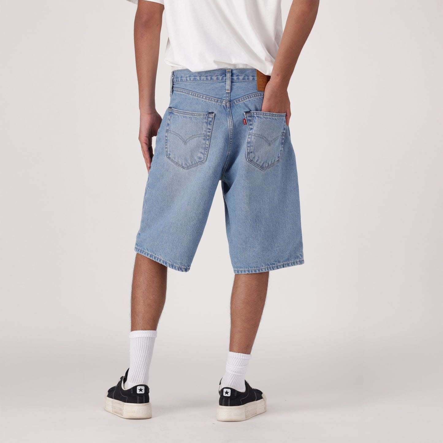 LEVI'S® MEN'S 478 BAGGY SHORTS - MED INDIGO - WORN IN