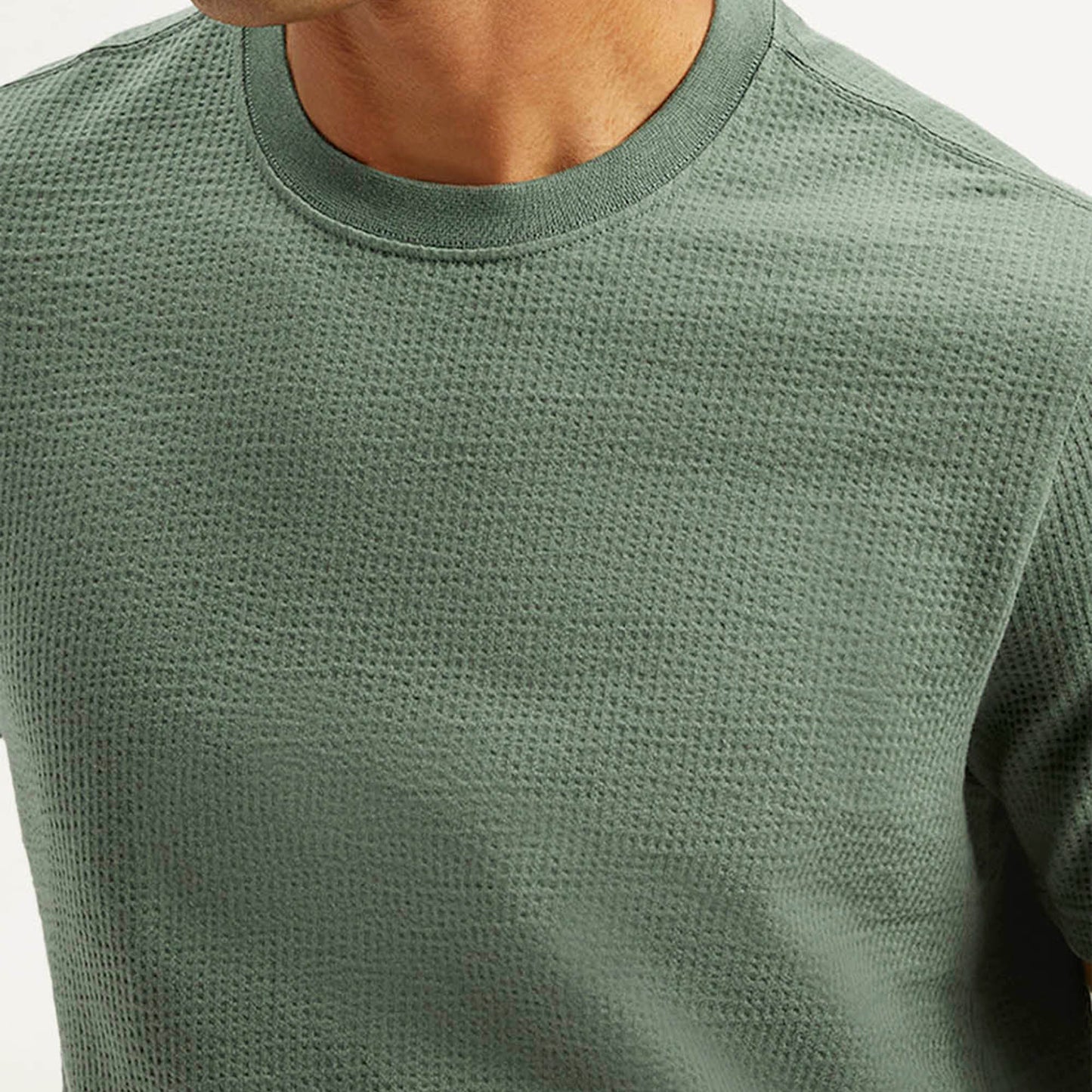 Levi's® Men's Solid Regular Fit T-Shirt