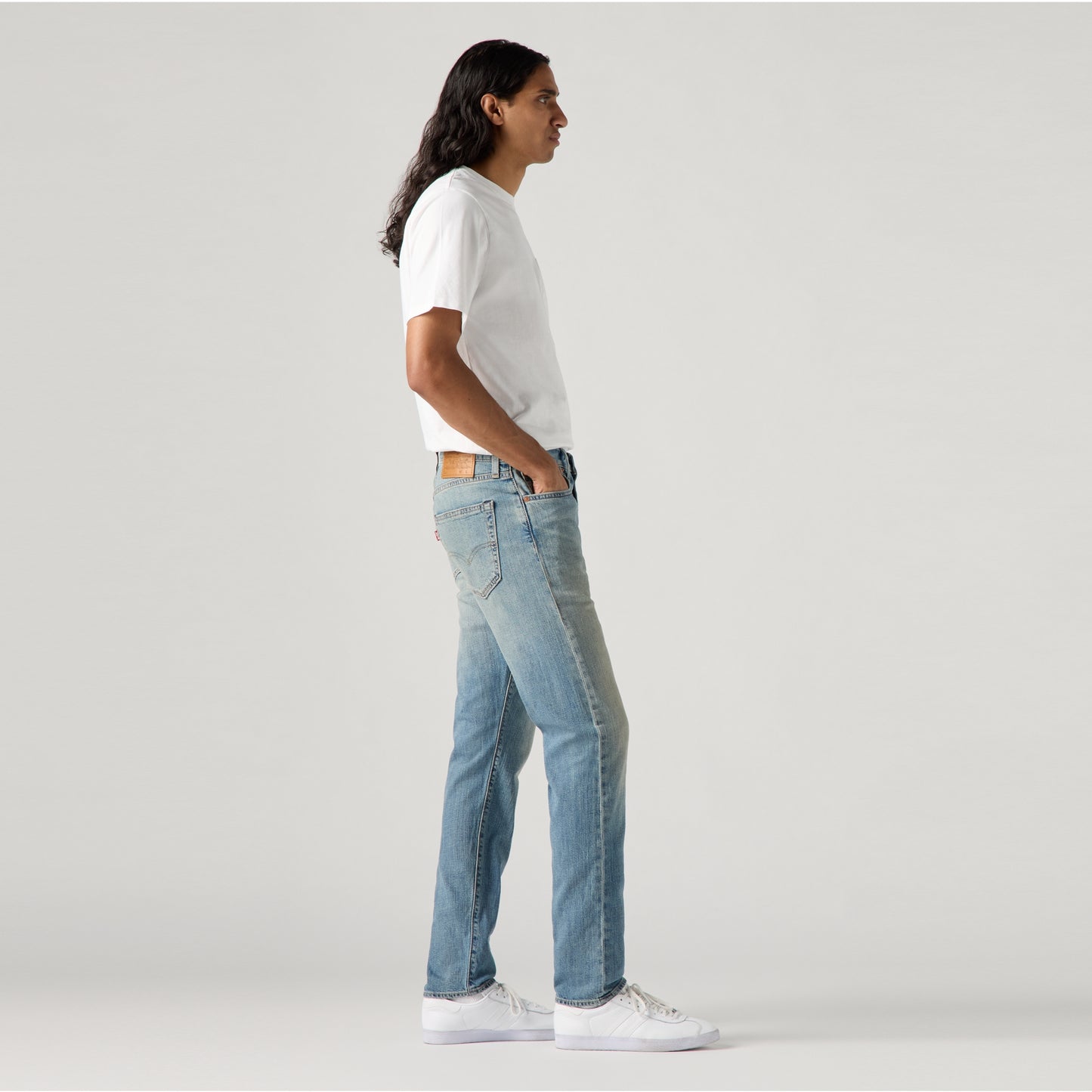 LEVI'S® MEN'S 512™ SLIM TAPER LIGHTWEIGHT JEANS - MEDIUM WASH