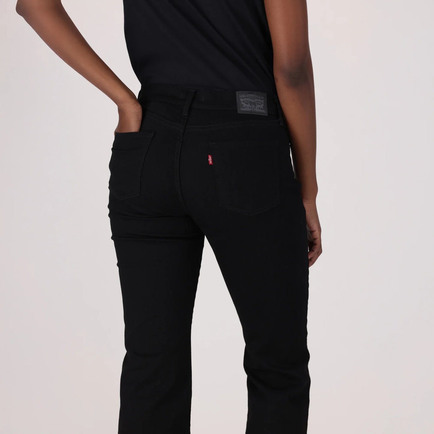 LEVI'S® WOMEN'S CURVY FLARE - BLACK