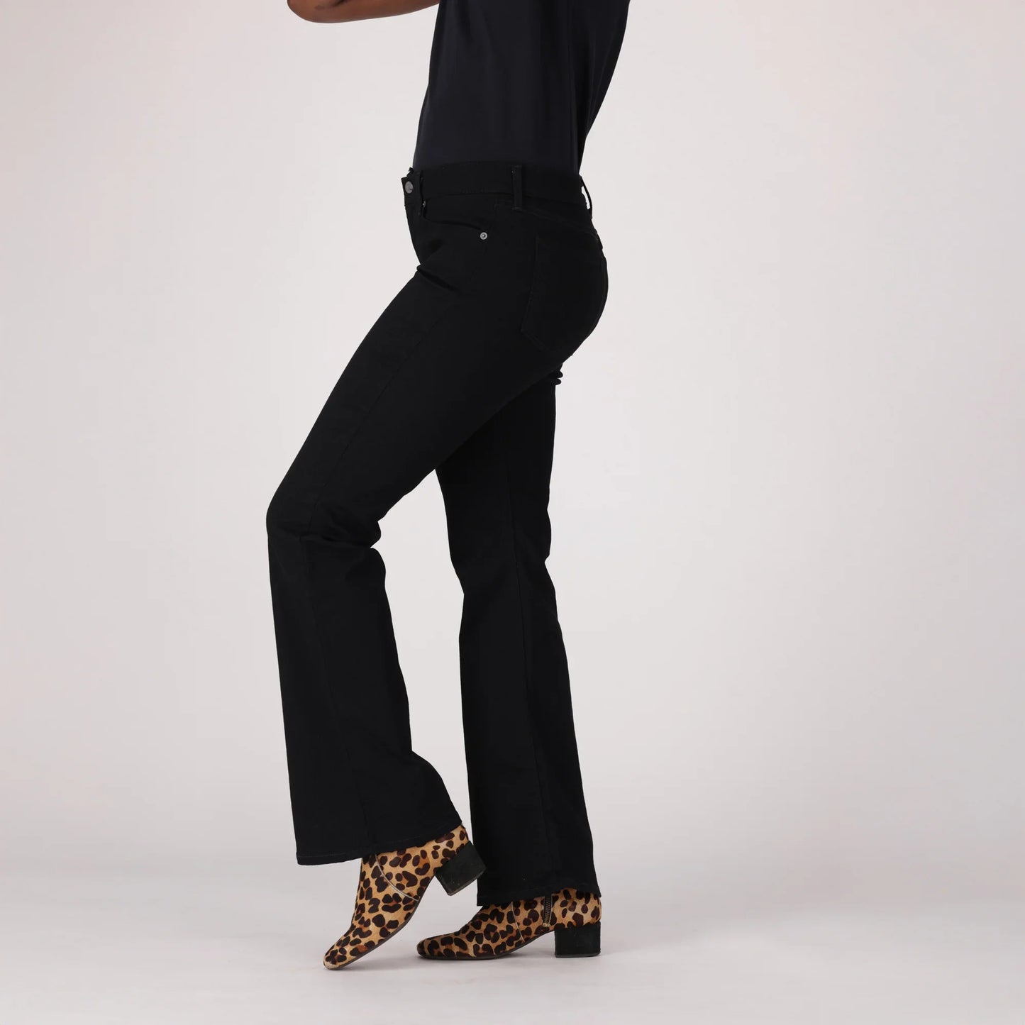 LEVI'S® WOMEN'S CURVY FLARE - BLACK