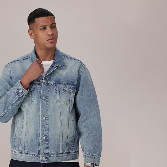 LEVI'S® MEN'S RELAXED TRUCKER JACKET - MED INDIGO - WORN IN