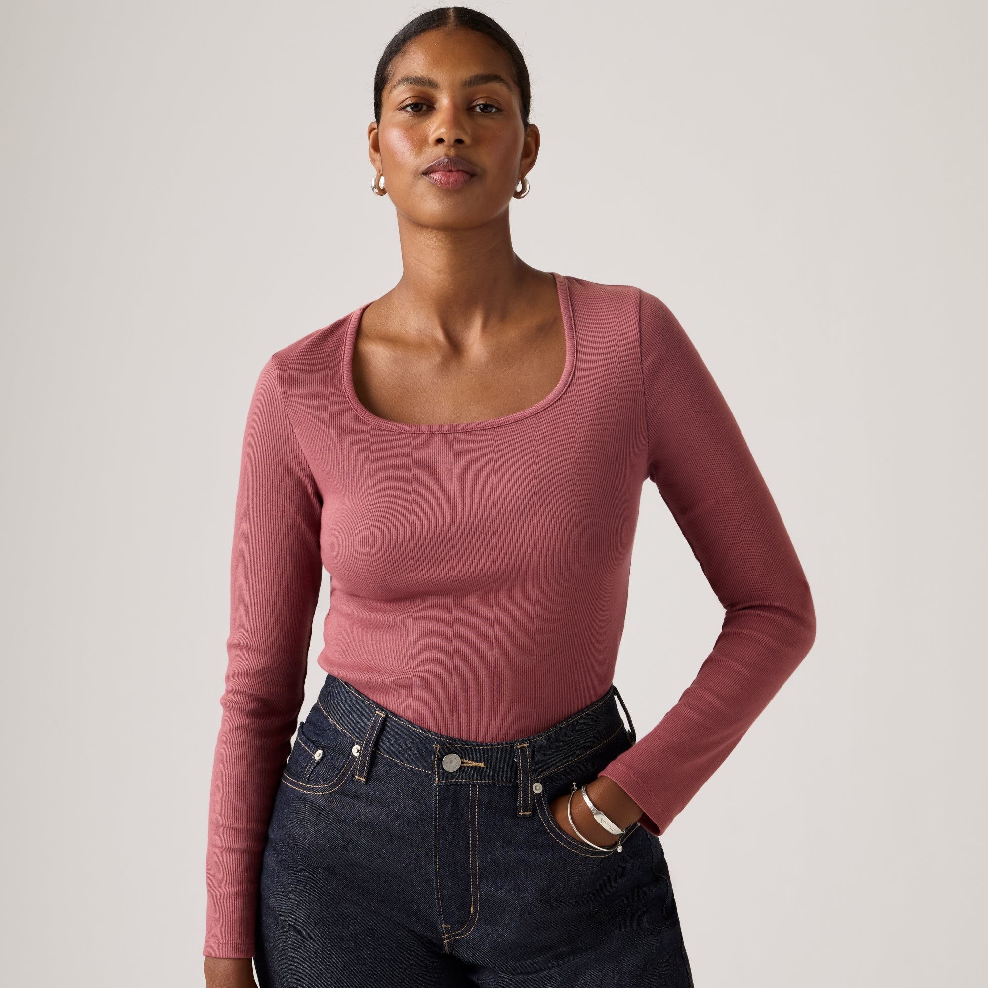 LEVI'S® WOMEN'S ESSENTIAL SQUARE NECK LONG-SLEEVE TEE - RED