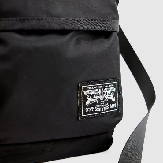 LEVI'S® MEN'S MISSION BAY CROSSBODY POUCH - BLACK