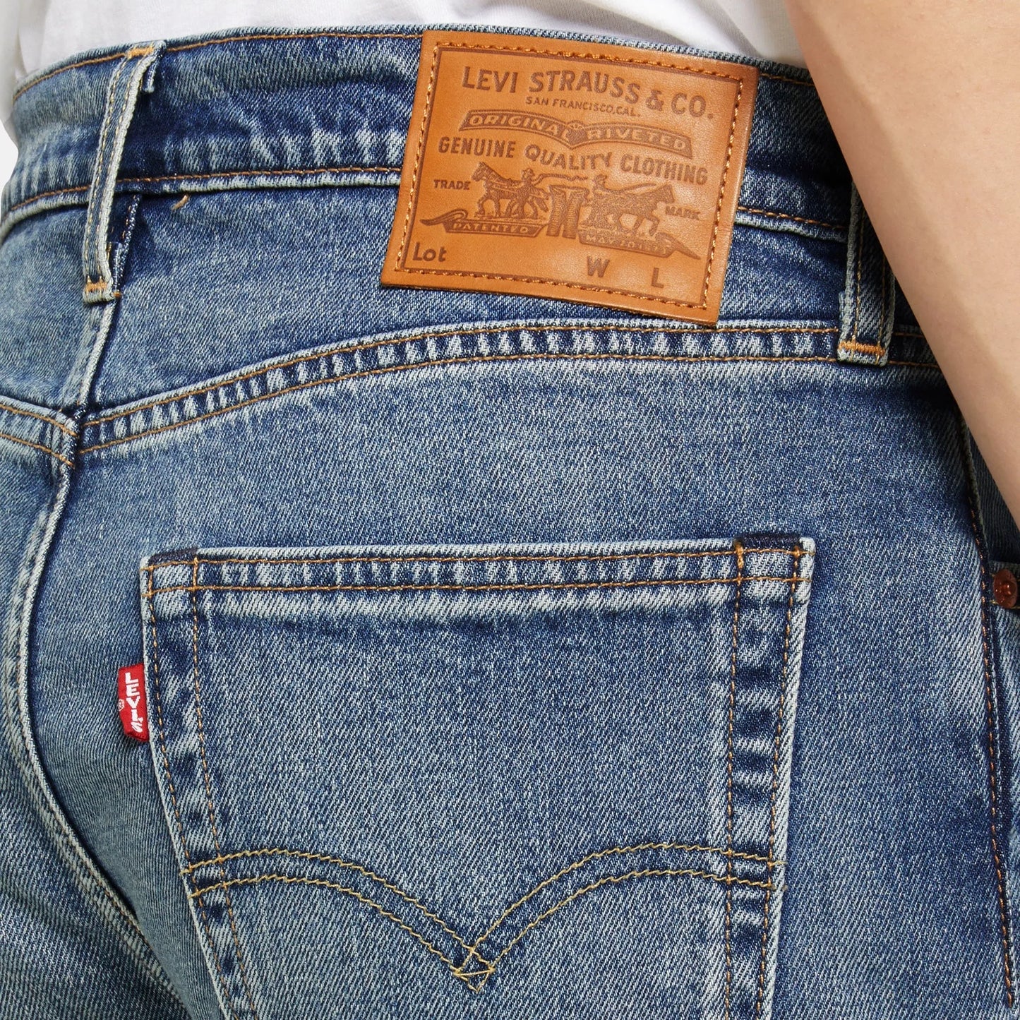 LEVI'S® MEN'S 512™ SLIM TAPER JEANS - MEDIUM WASH