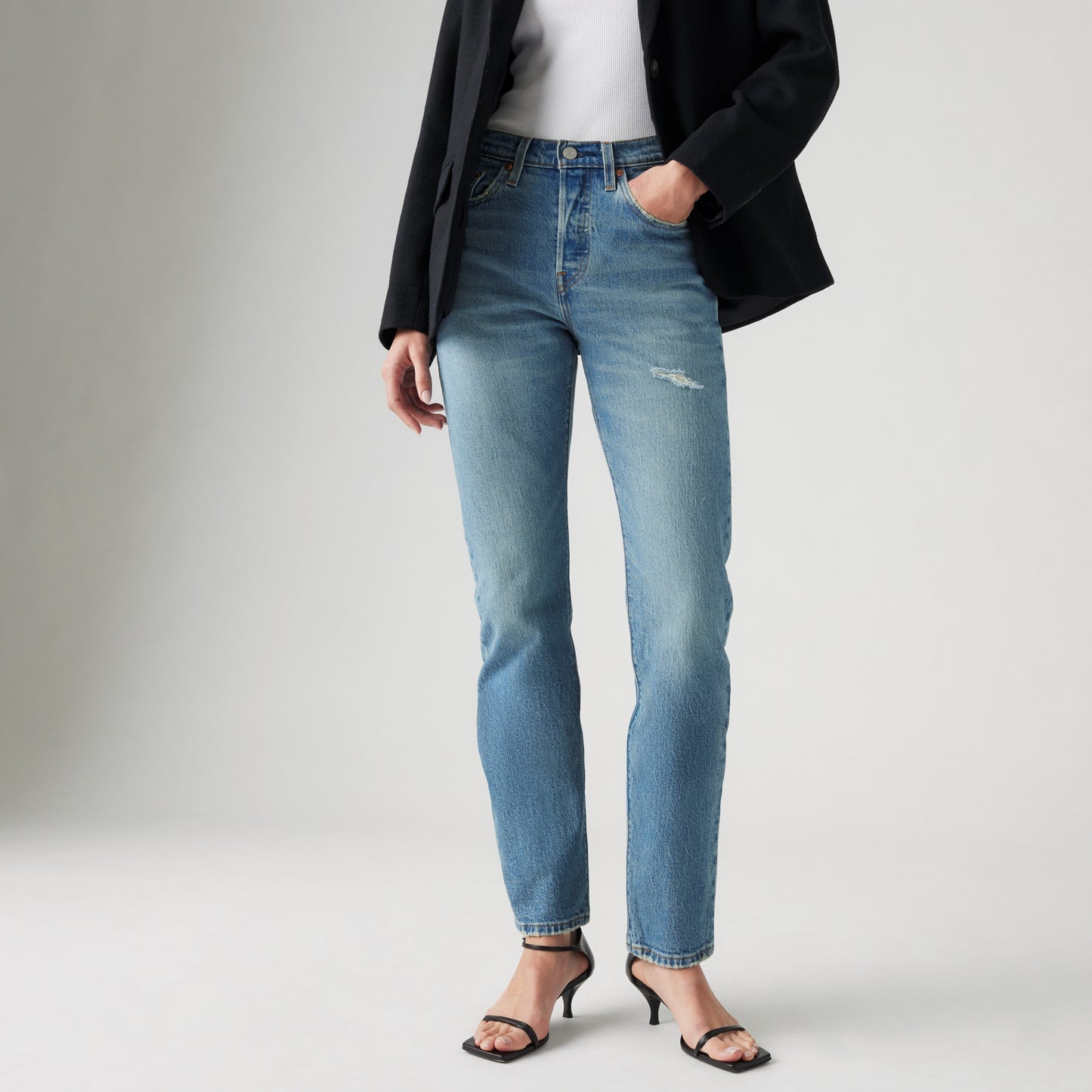 LEVI'S® WOMEN'S 501® ORIGINAL CROPPED JEANS - MED INDIGO - WORN IN