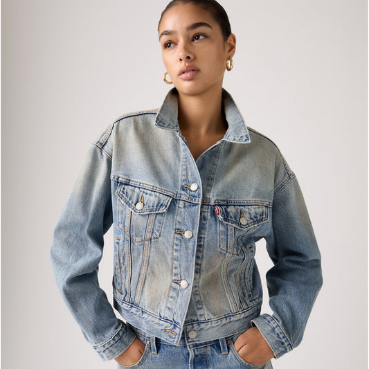 LEVI'S® WOMEN'S CROPPED '90S TRUCKER JACKET - MED INDIGO - WORN IN