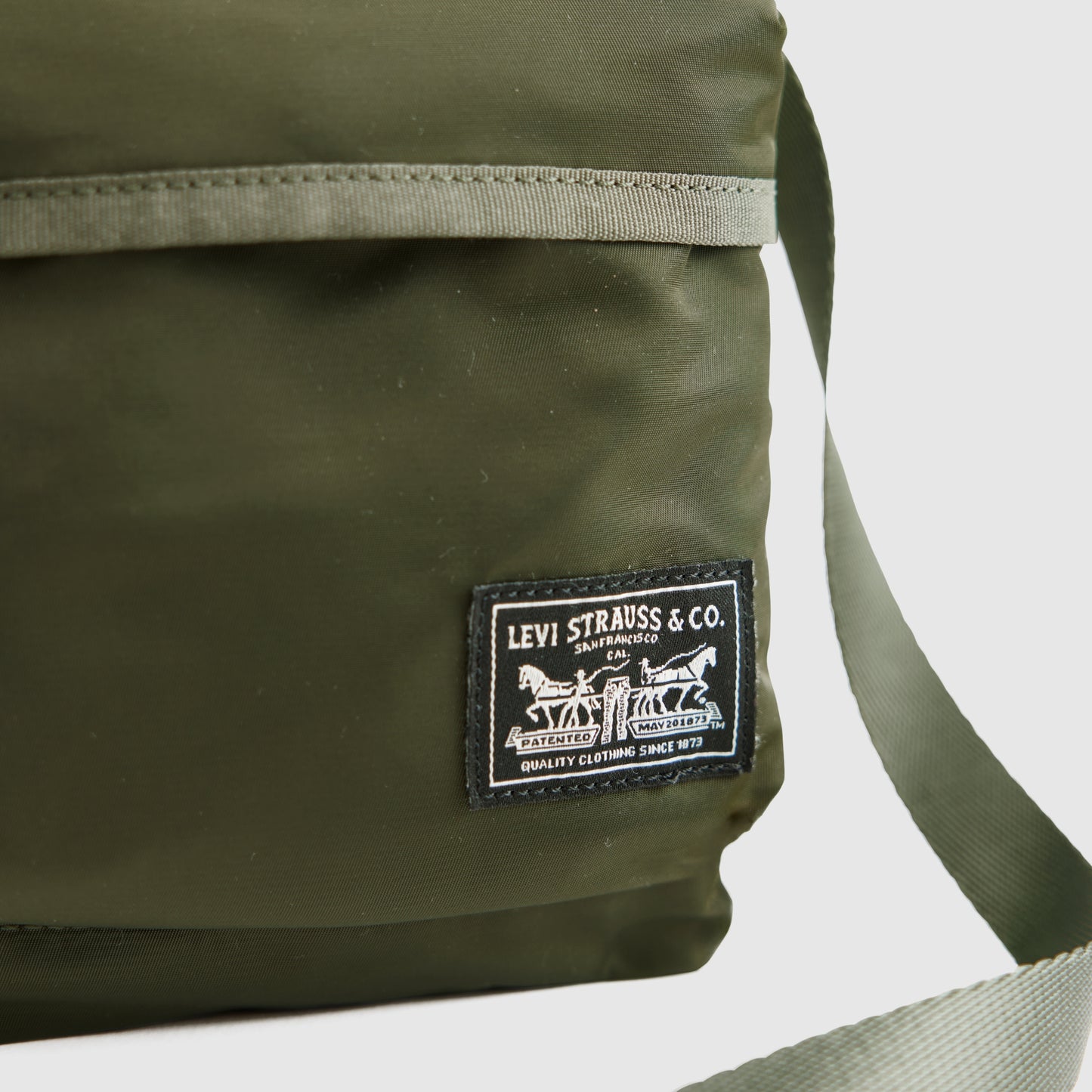 LEVI'S® MEN'S MISSION BAY CROSSBODY POUCH - GREEN