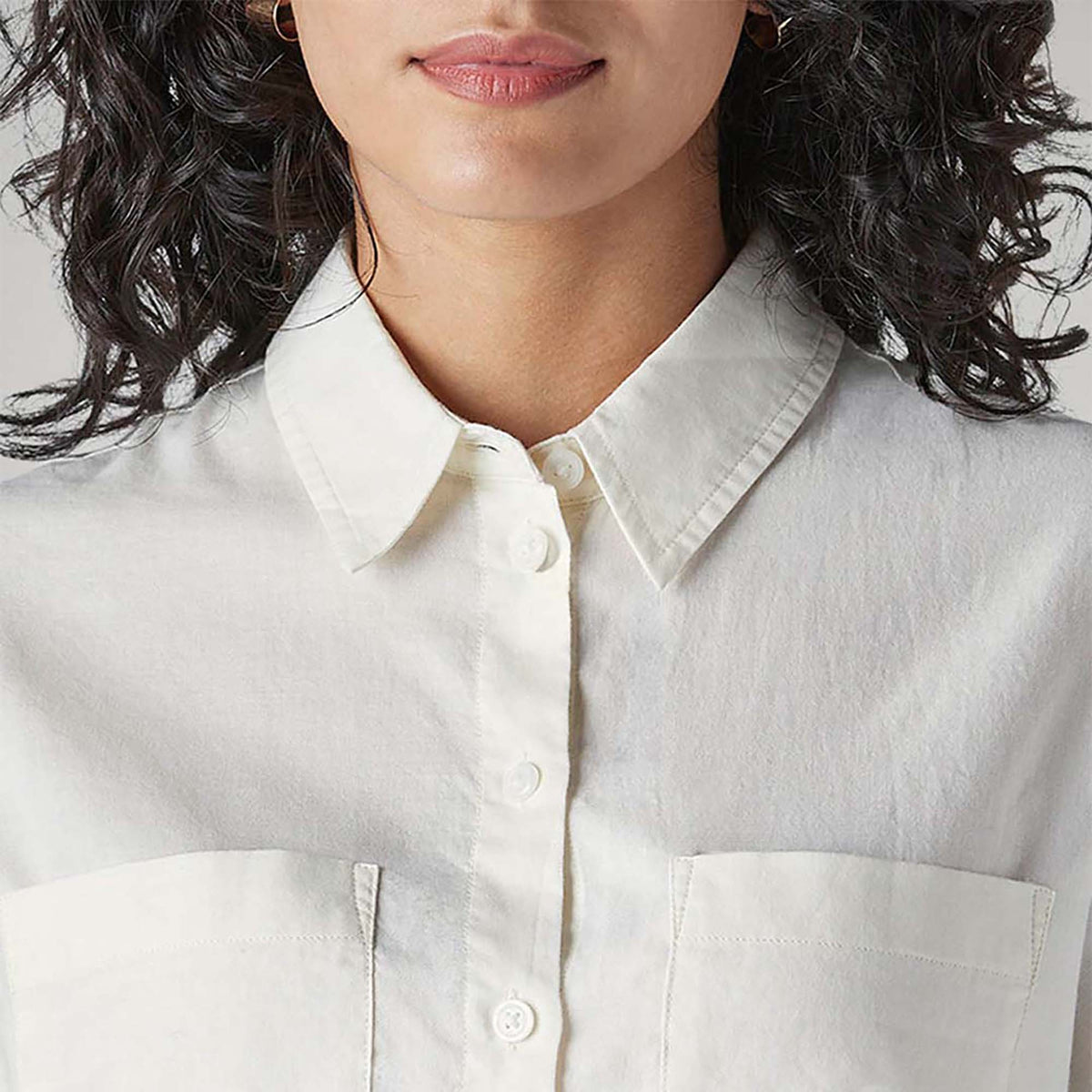 LEVI'S® WOMEN'S SOLID REGULAR FIT SHIRT - WHITE